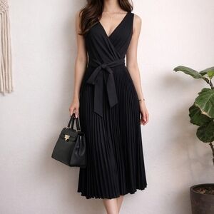 Eva Franco Aurora dress Size 6 Black NWT Career Work Party LBD